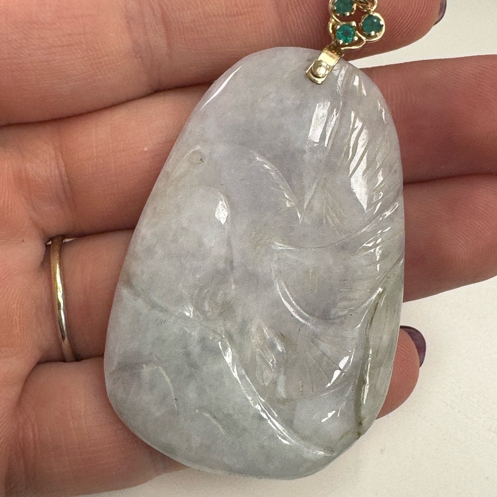 14K yellow gold, carved natural Jade and 3 faceted natural emeralds pendant - Picture 13 of 13